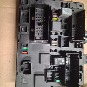 365927271 SCATOLA RELÈ/FUSIBILI / 365927271 / 365927271 / 818070 PER OPEL ZAFIRA OPEL ASTRA J